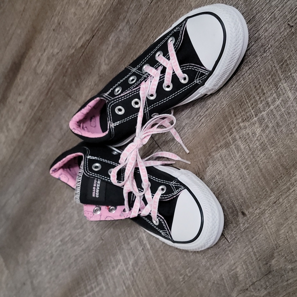 Converse Hello Kitty size 6